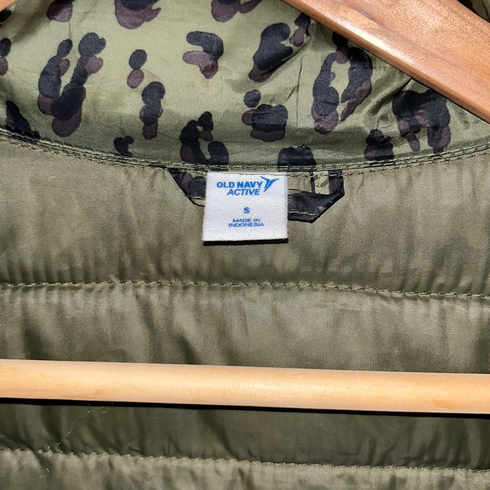 5 for $25! Old navy leopard print puffer jacket - Picture 2 of 4